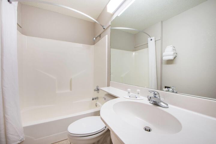 Microtel Inn & Suites by Wyndham Claremore