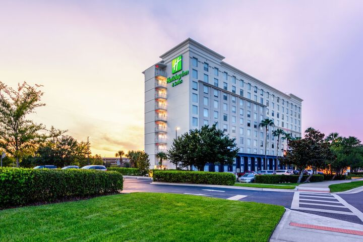 Hotel 8 of 100