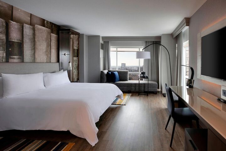 Room 34 of 100