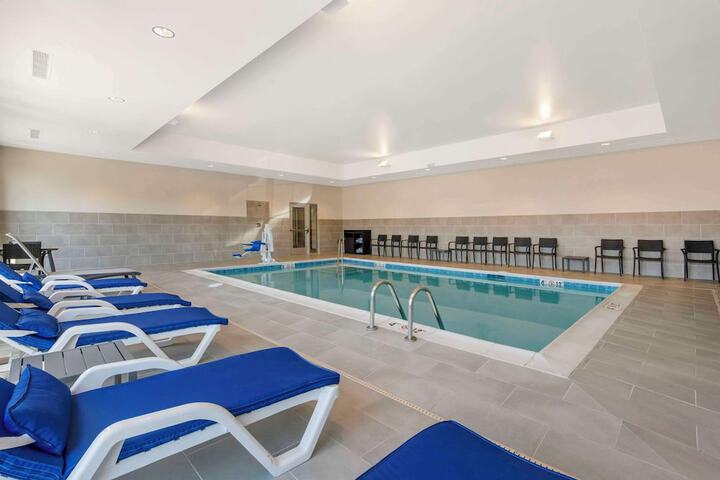Comfort Suites Richmond East