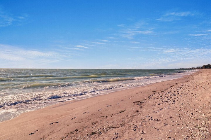 The Palm and Shell Captiva Island Private Luxury Home With Pool hot tub and Beach Access