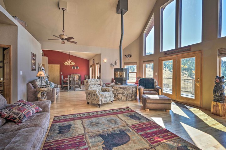 Mtn-view Cabin w / Deck 3 Mi to Cripple Creek!