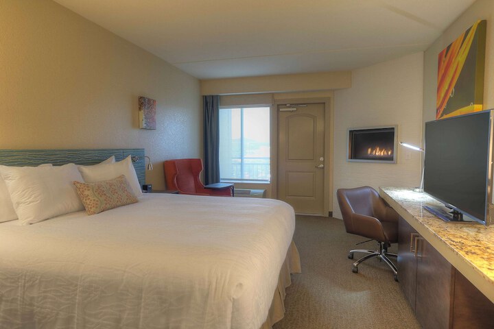 Room 33 of 85