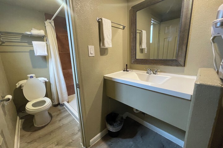 Room 21 of 41