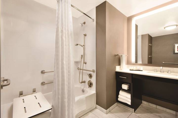 Room 16 of 42