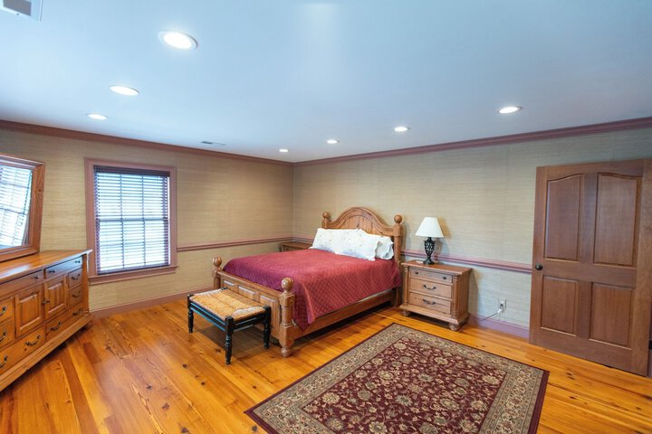 Room 35 of 76