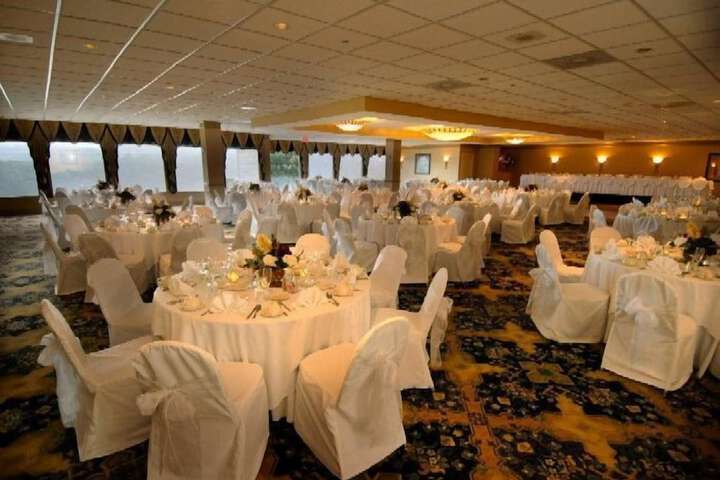 Ballroom/Hall 55 of 101