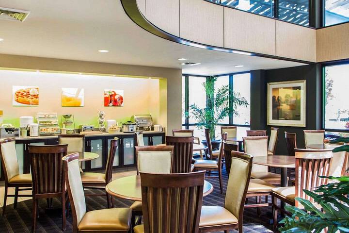 Quality Inn & Suites Peoria North