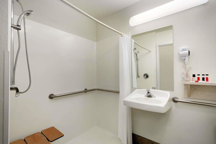 Room 5 of 15
