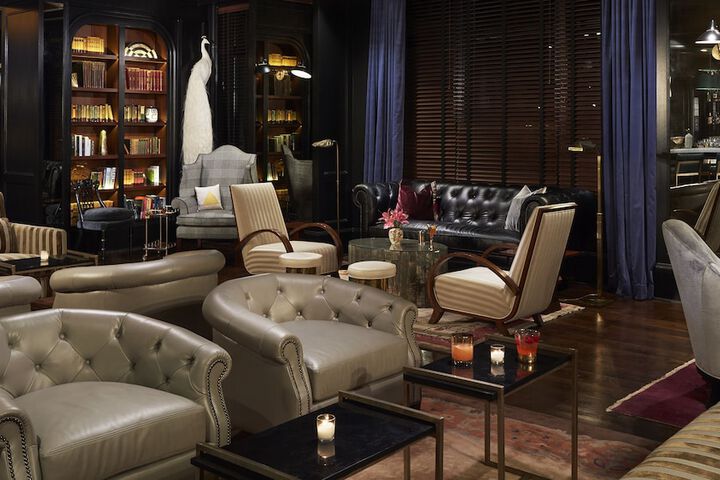 Lounge 31 of 37
