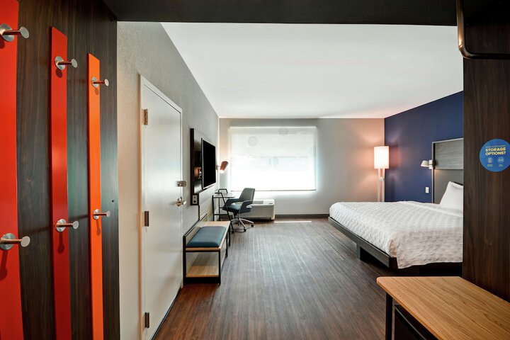 Room 17 of 34