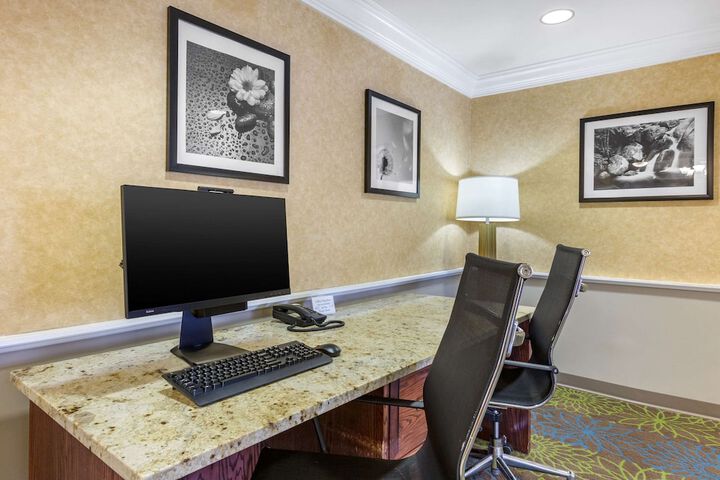 Business Center 44 of 46
