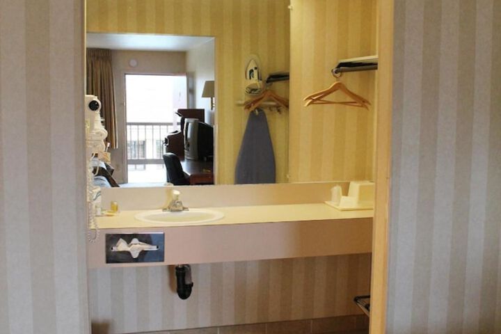 Room 16 of 20
