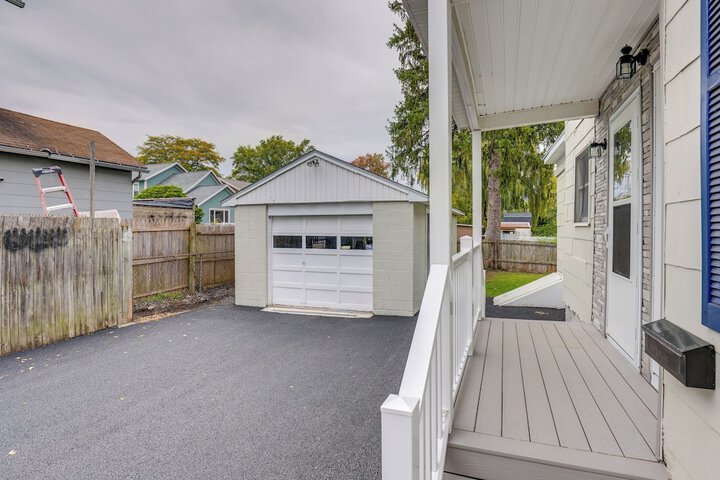 Pet-friendly Auburn Apartment w / Balcony!