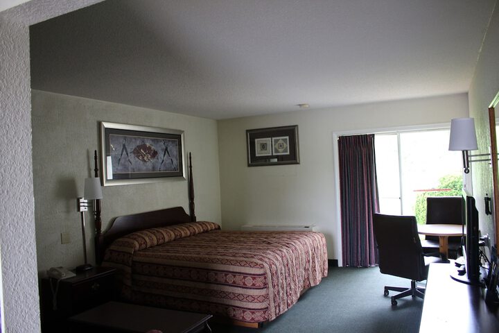 Room 7 of 16