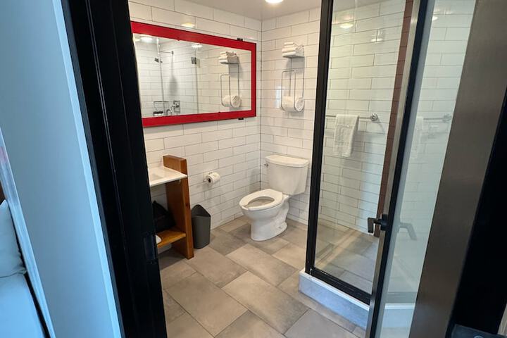 Room 6 of 18