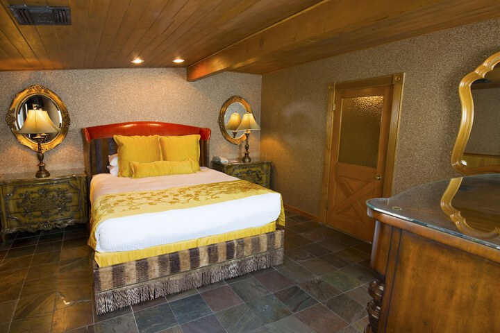 Room 127 of 461