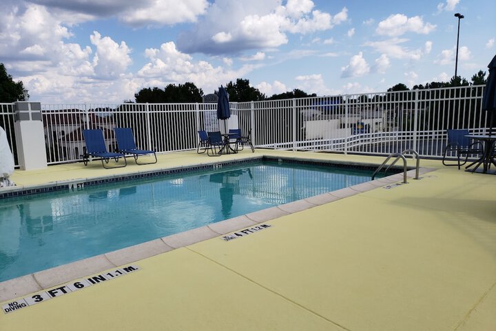 Days Inn & Suites by Wyndham Union City