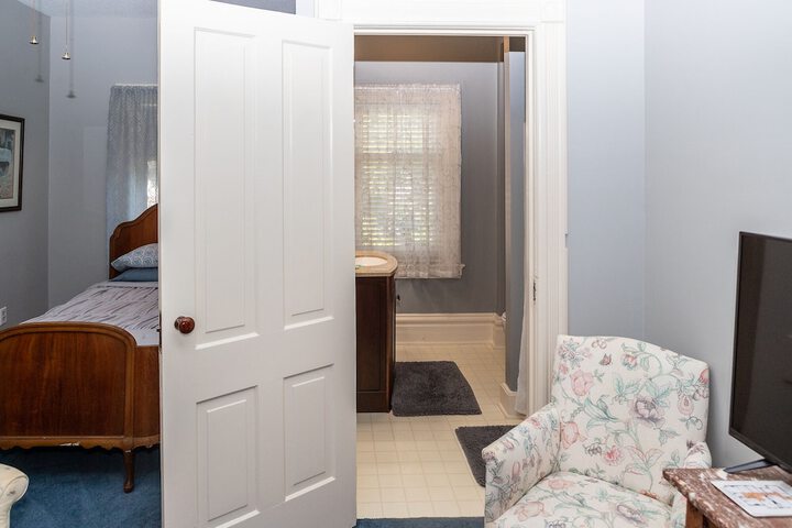 Room 14 of 16