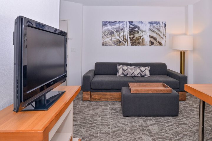 Room 13 of 30