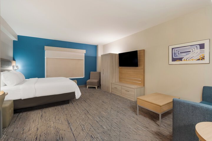 Room 27 of 51
