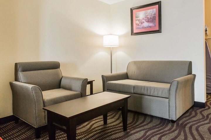 Quality Inn & Suites North Montgomery
