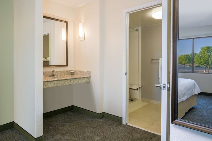 Room 22 of 39