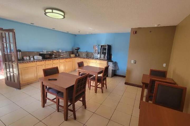 Royal Inn Suites