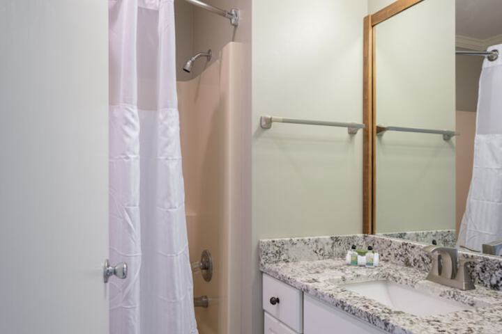 Natura Vue Resort & Boathouse