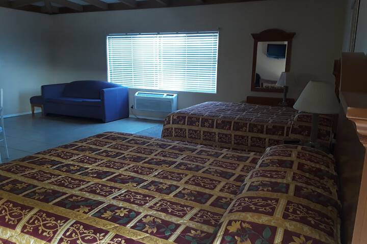 Room 7 of 9