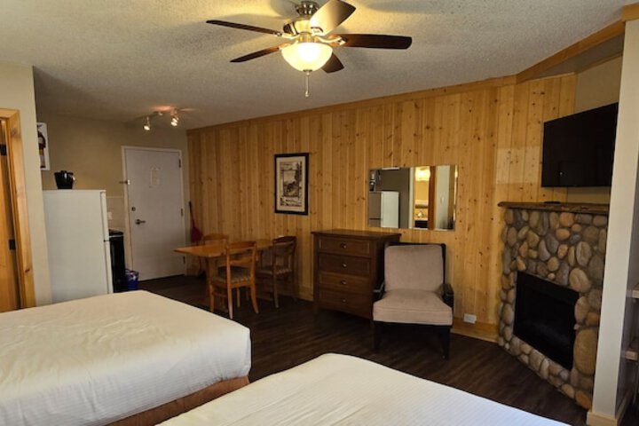 Aspen Village Inn
