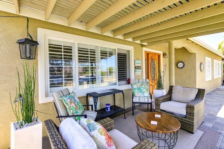 Westminster Escape Near Beaches & Shopping!
