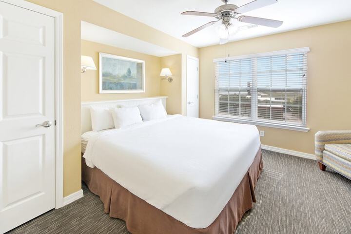 Room 40 of 74
