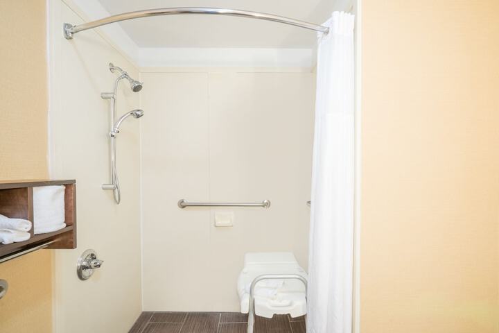 Room 9 of 20