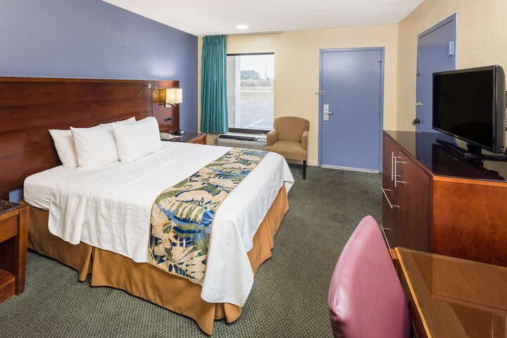 Room 14 of 16