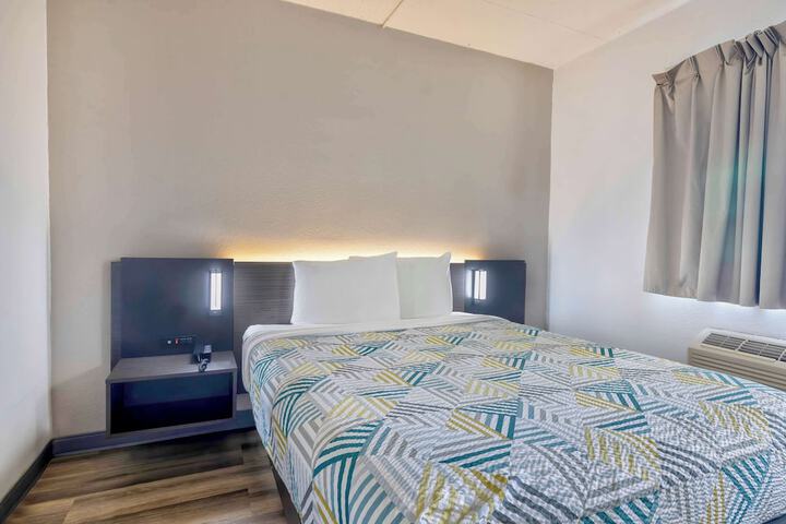 Room 17 of 29