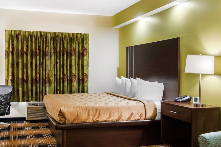 Room 21 of 34