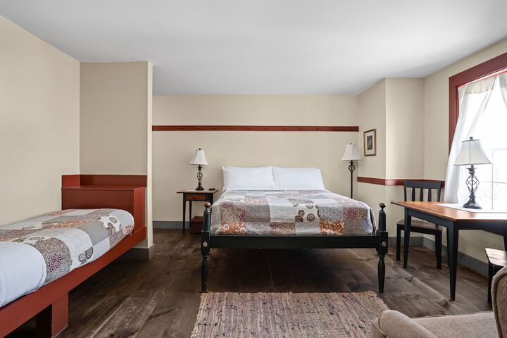 Artists Colony Inn