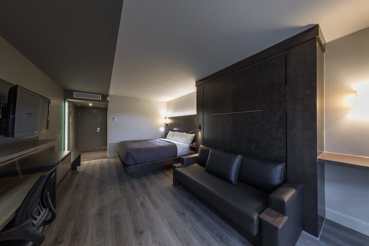 Room 76 of 107