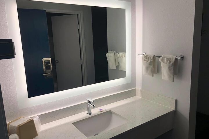 Room 16 of 37