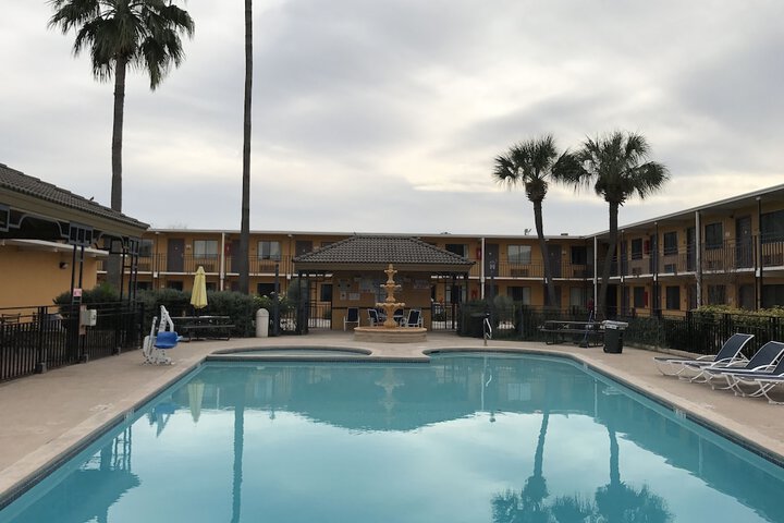 Pool 7 of 25