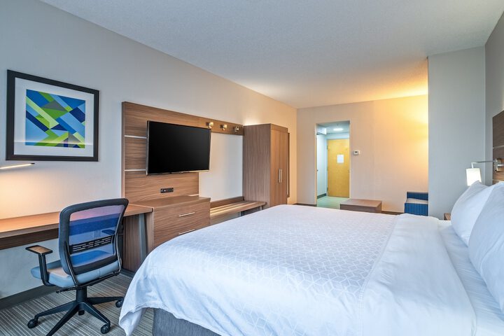 Holiday Inn Express Hotel & Suites Woodbridge by IHG