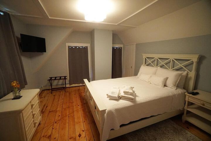 Room 32 of 48