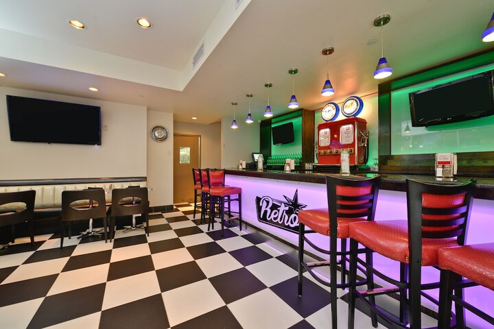 Lounge 36 of 40