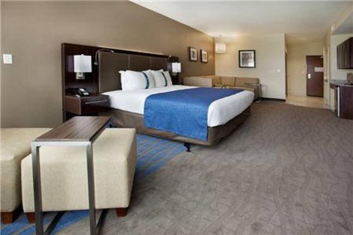Room 16 of 38