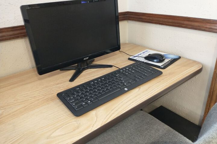 Business Center 70 of 75