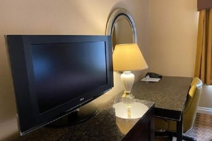 Room 6 of 19