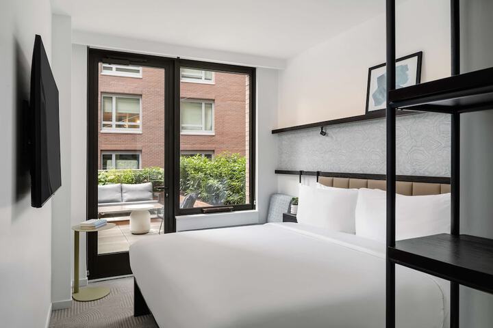 Room 21 of 62
