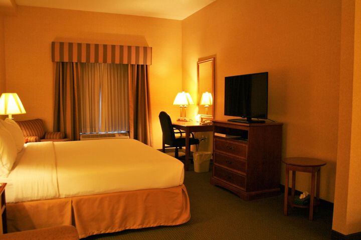 Room 18 of 37