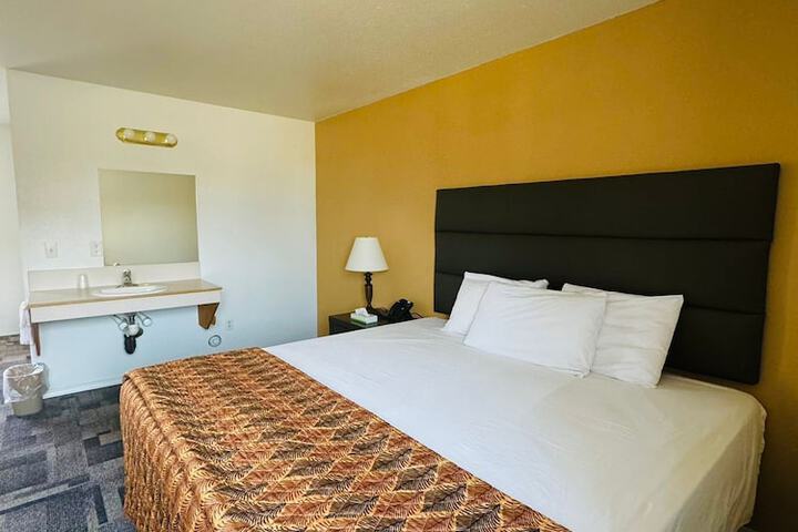 Room 15 of 18